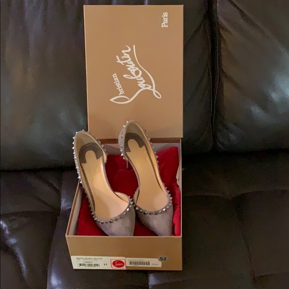 Christian Louboutin Pumps.